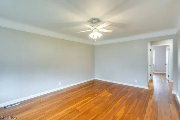 8208 Wainstead DR, Parma, OH 44129