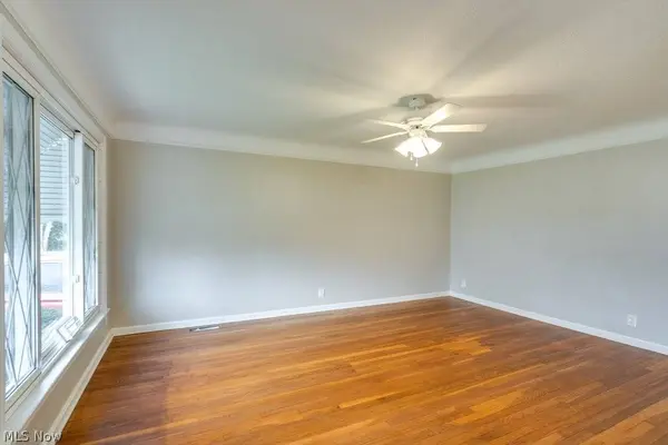 8208 Wainstead DR, Parma, OH 44129