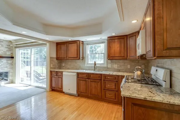 29 Chelmsford DR, Aurora, OH 44202