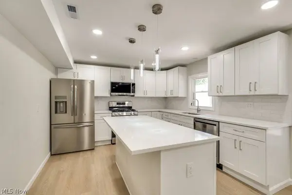2758 Oak ST, Willoughby Hills, OH 44094