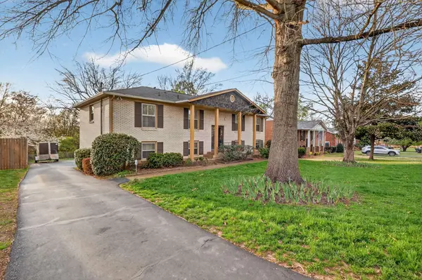 624 Highland View Ct, Hermitage, TN 37076