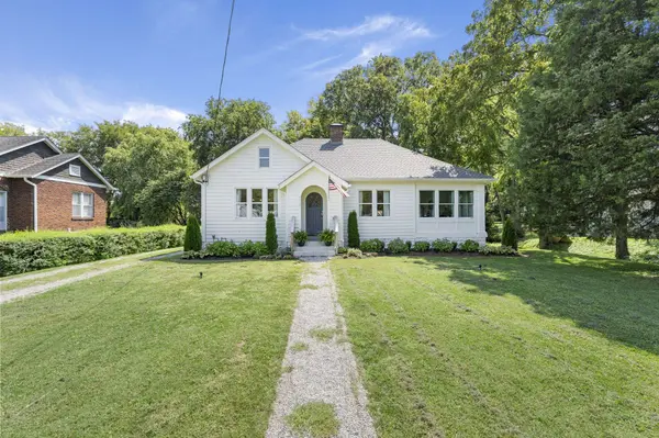 1118 Riverwood Dr, Nashville, TN 37216