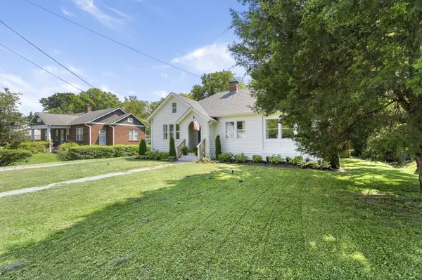 1118 Riverwood Dr, Nashville, TN 37216