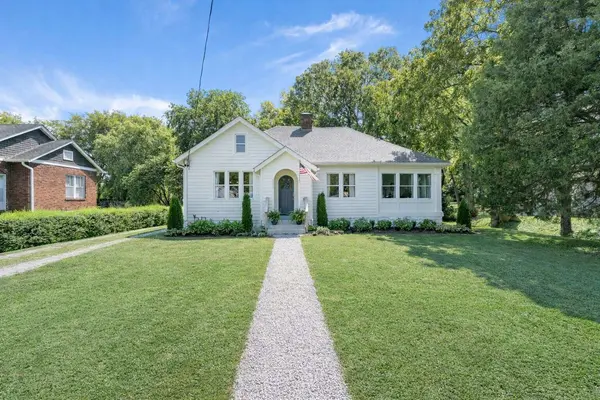 1118 Riverwood Dr, Nashville, TN 37216