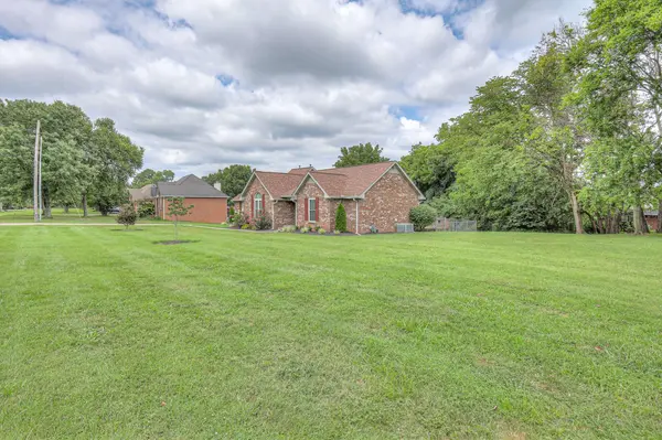 522 N Greenhill Rd, Mount Juliet, TN 37122