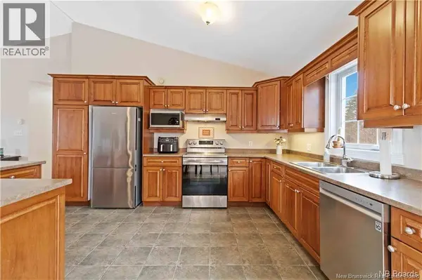 28 Brandon Court, Fredericton, NB E3G0X5
