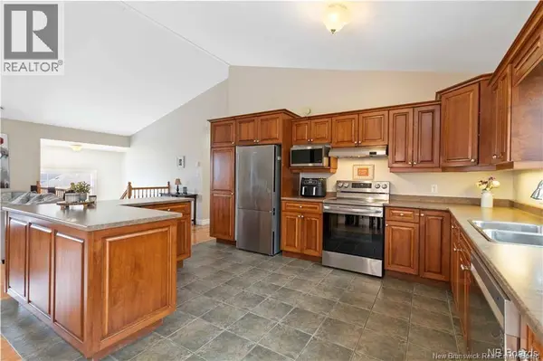 28 Brandon Court, Fredericton, NB E3G0X5