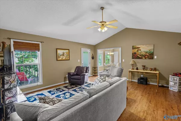 213 Hollington Drive, Huntsville, AL 35811