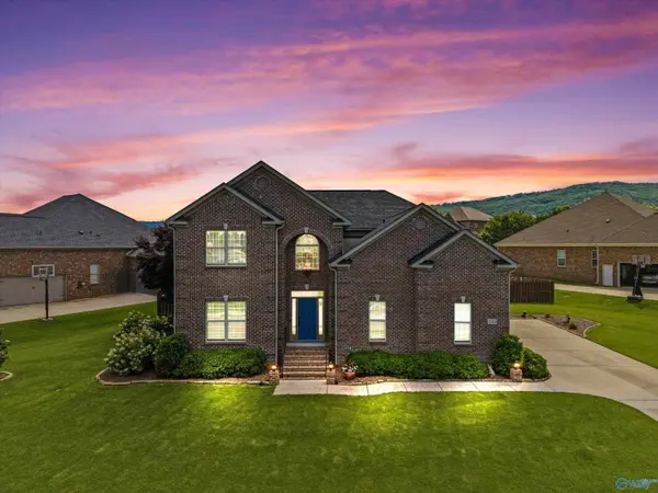 7574 Crestridge Drive, Owens Cross Roads, AL 35763