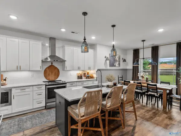 125 Shady Oak Lane, New Market, AL 35761