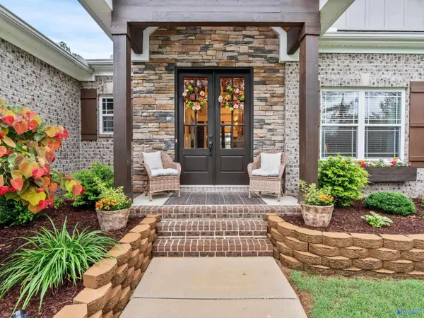 125 Shady Oak Lane, New Market, AL 35761