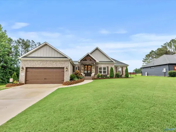 125 Shady Oak Lane, New Market, AL 35761