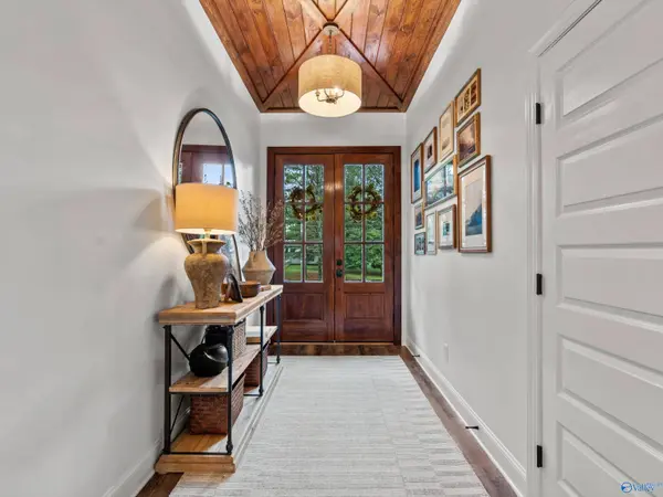 125 Shady Oak Lane, New Market, AL 35761
