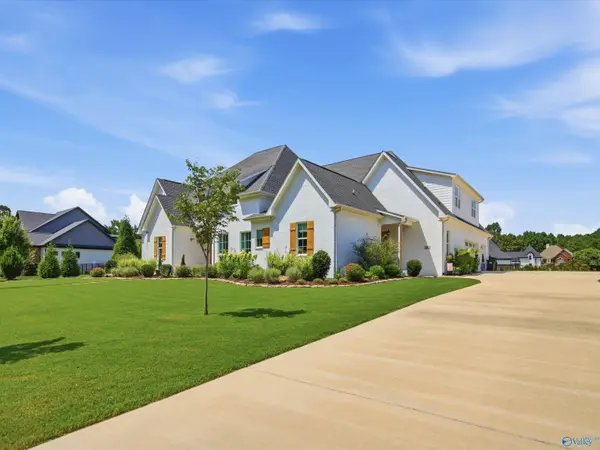 302 Meadow Way, Athens, AL 35613