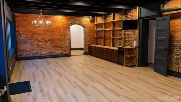 101 S Broadway St, Blanchester, OH 45107