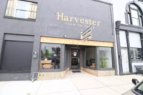 136 S Broadway St, Blanchester, OH 45107