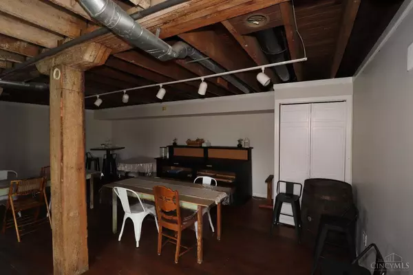 168 S Broadway St, Blanchester, OH 45107