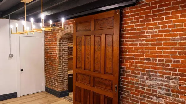 101 S Broadway St, Blanchester, OH 45107