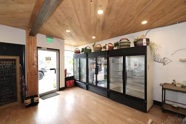 136 S Broadway St, Blanchester, OH 45107