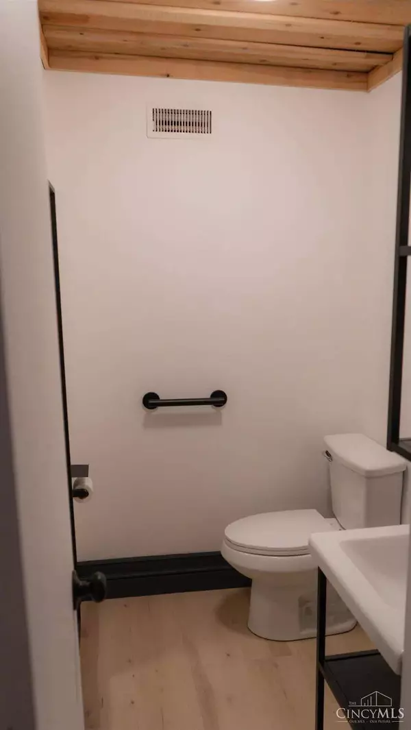 101 S Broadway St, Blanchester, OH 45107