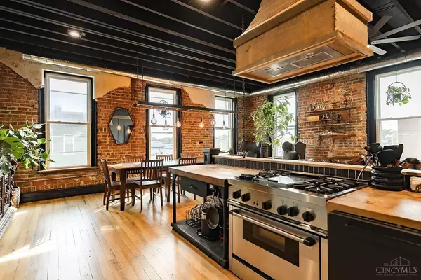 101 E Main St, Blanchester, OH 45107