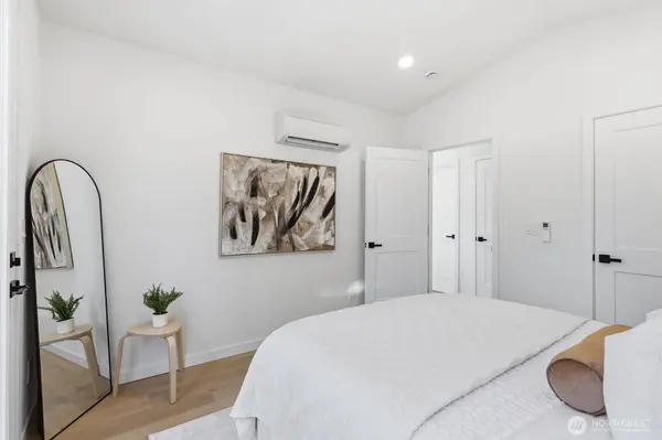 1511 96th AVE NE, Seattle, WA 98115