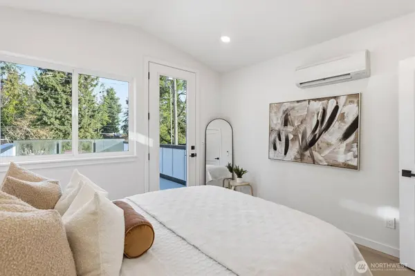 1511 96th AVE NE, Seattle, WA 98115