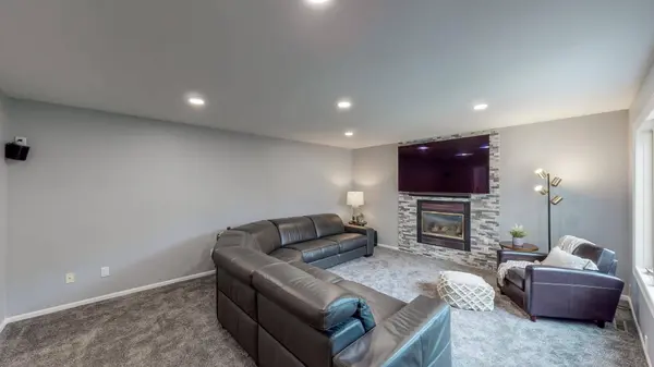 5810 Edelweiss LN NW, Rochester, MN 55901