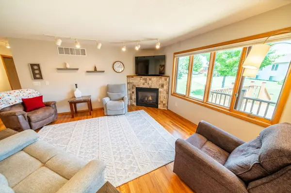 546 Lake Crest LN NW, Rochester, MN 55901