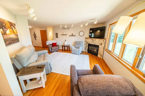 546 Lake Crest LN NW, Rochester, MN 55901