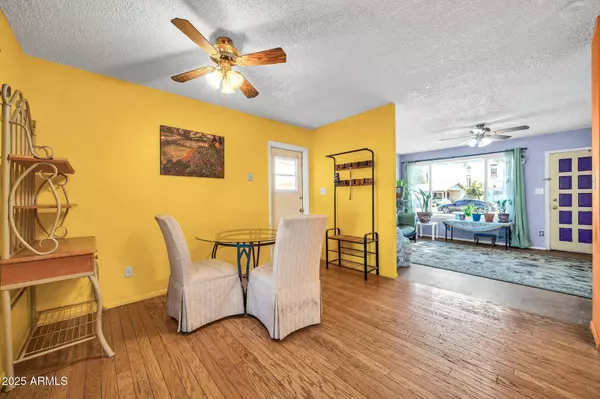 2142 W PARADISE Drive, Phoenix, AZ 85029