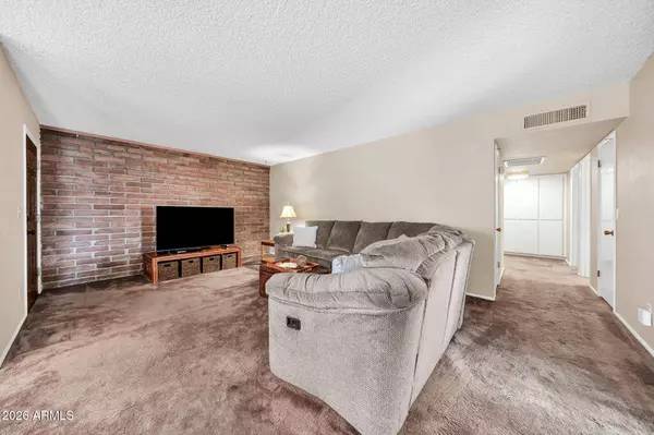 2208 E SYLVIA Street, Phoenix, AZ 85022