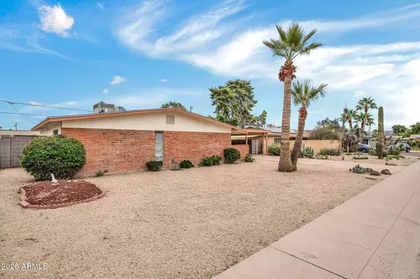 2208 E SYLVIA Street, Phoenix, AZ 85022