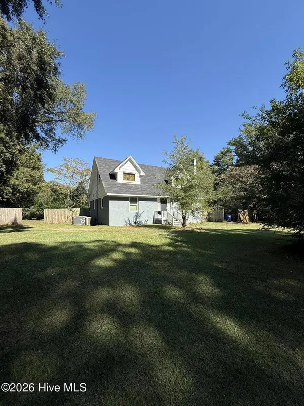 2200 Indian DR, Jacksonville, NC 28546