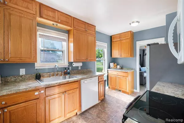 2323 Nichols Avenue, Grand Blanc, MI 48507