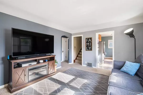 2323 Nichols Avenue, Grand Blanc, MI 48507