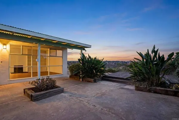 2689 Cowley WAY, San Diego, CA 92110