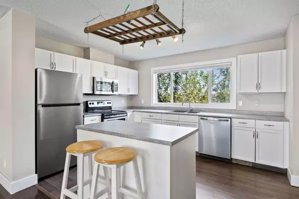 120 Prestwick Acres LN Southeast, Calgary, AB T2Z 3Y3