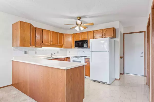 52 Sandarac CIR NW, Calgary, AB T3K 3V6