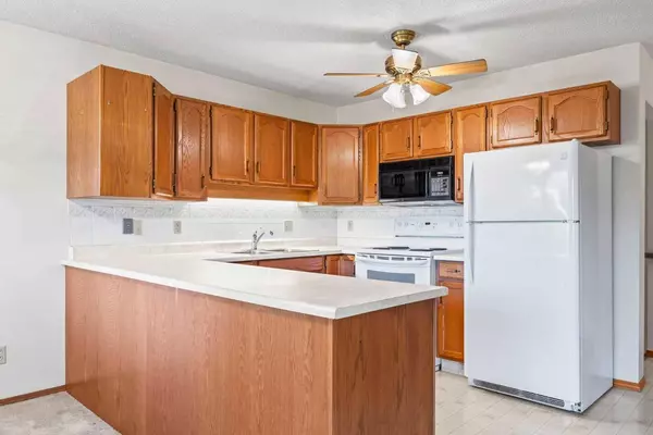 52 Sandarac CIR NW, Calgary, AB T3K 3V6