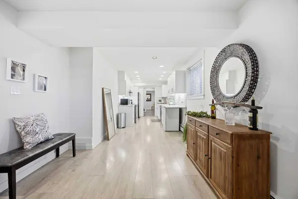 2221 14 ST SW #101, Calgary, AB T2T 3T2