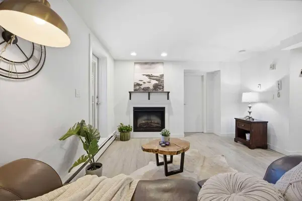 2221 14 ST SW #101, Calgary, AB T2T 3T2