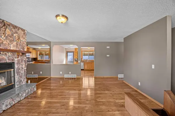2727 Doverbrook RD SE, Calgary, AB T2B 2L4