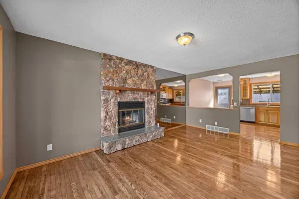 2727 Doverbrook RD SE, Calgary, AB T2B 2L4