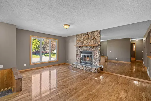 2727 Doverbrook RD SE, Calgary, AB T2B 2L4