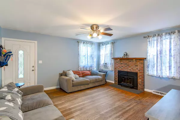 297 Old Post Road, Clinton, CT 06413