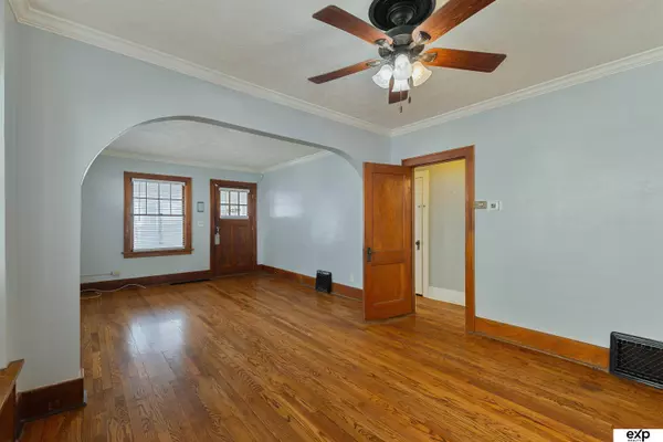 2746 N 49th Street, Omaha, NE 68104