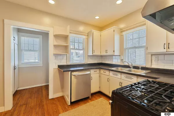 2746 N 49th Street, Omaha, NE 68104