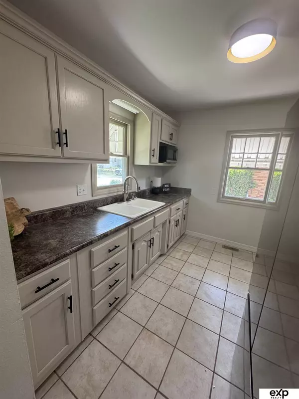 6468 Poppleton Avenue, Omaha, NE 68106