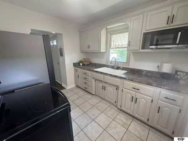 6468 Poppleton Avenue, Omaha, NE 68106